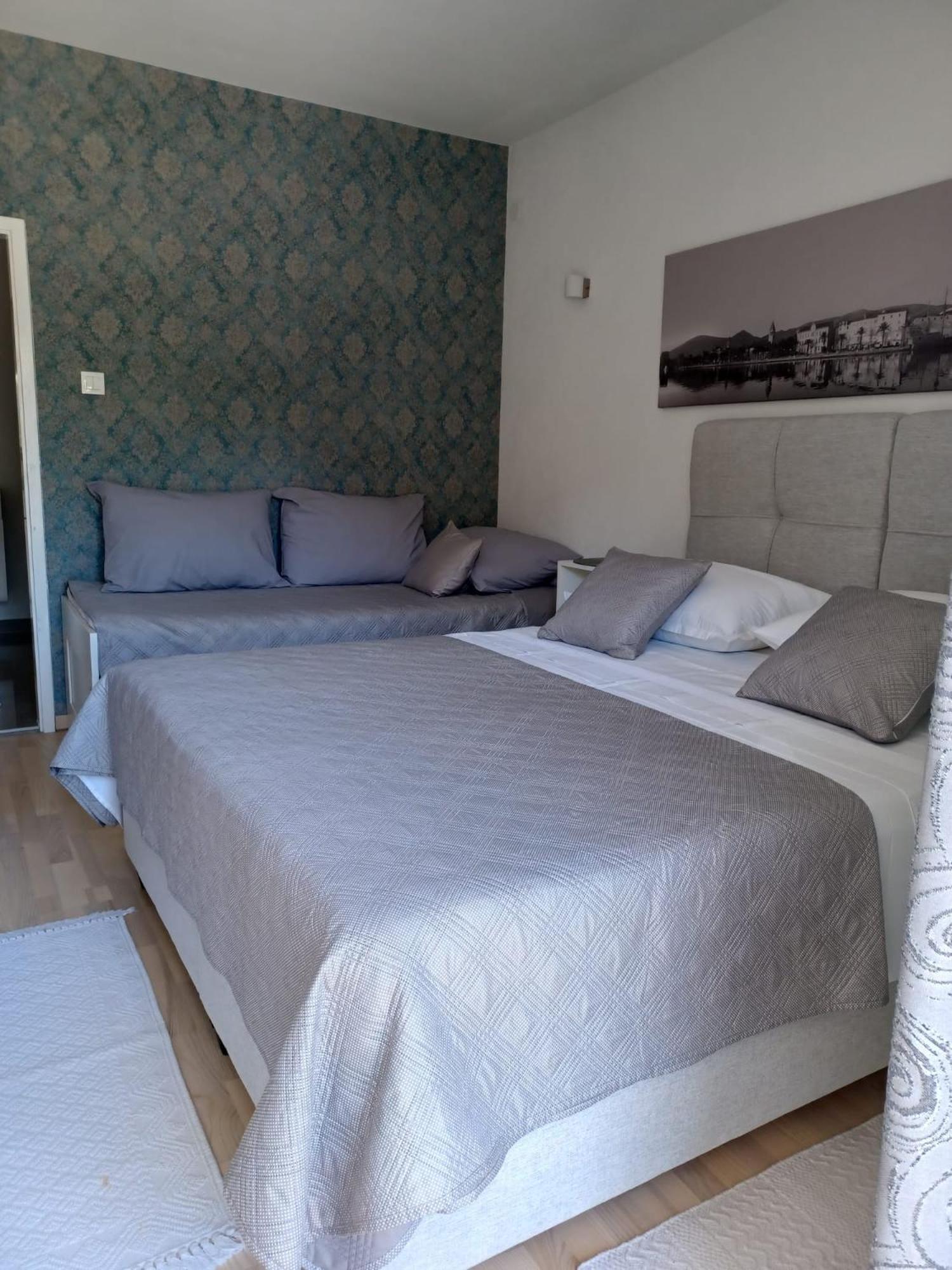 Studio Apartman Marija Трогир Экстерьер фото