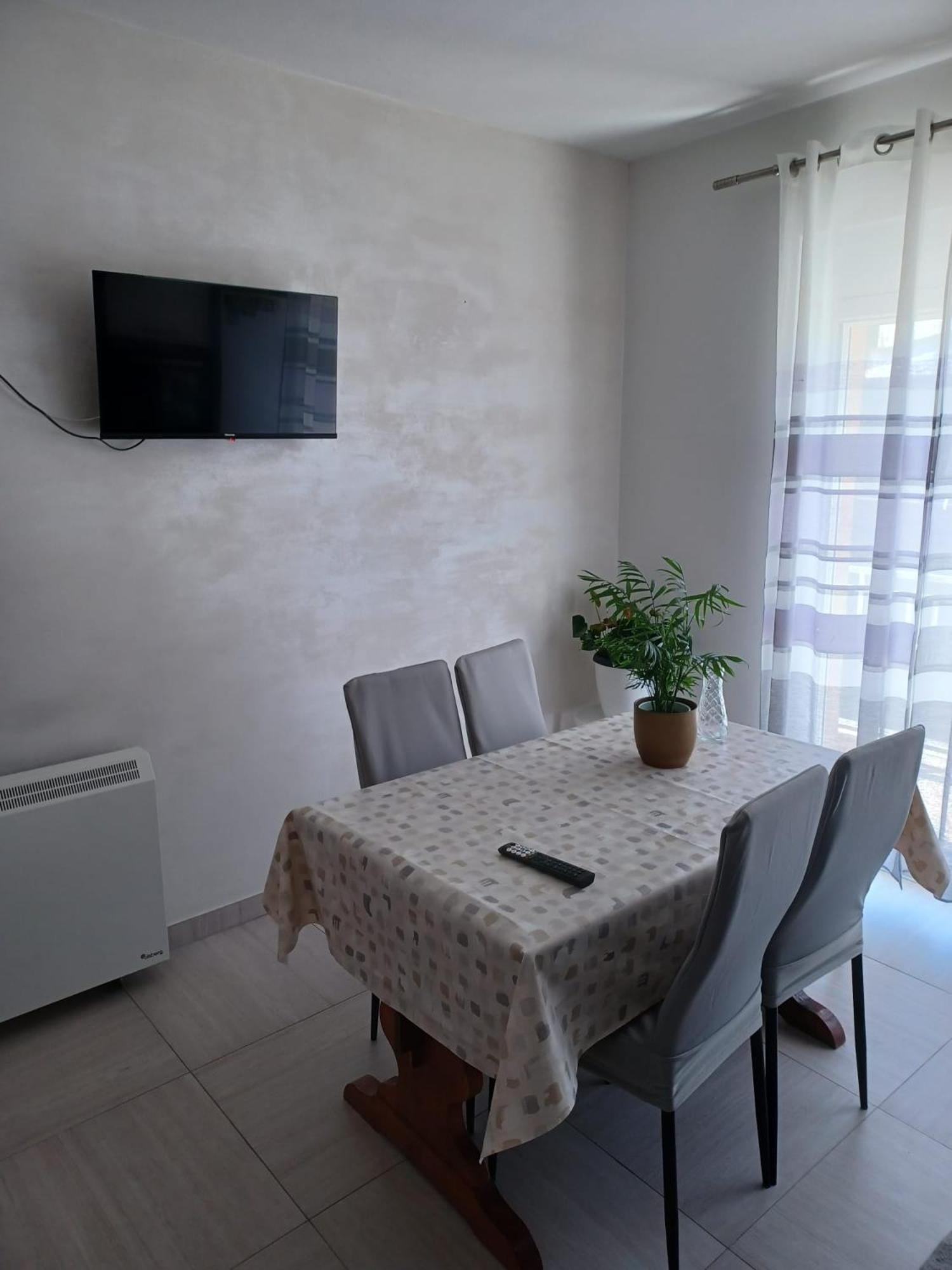Studio Apartman Marija Трогир Экстерьер фото